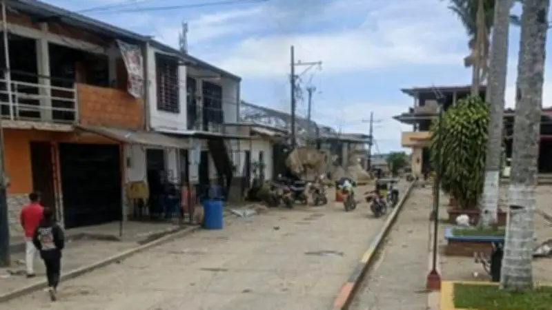 Disidencias atacan estación de Policía en Cajibío, Cauca: un uniformado herido y evacuación del centro municipal