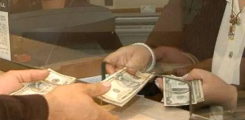 Dólar débil y desempleo en EE. UU. reducen el poder adquisitivo de las remesas en Latinoamérica