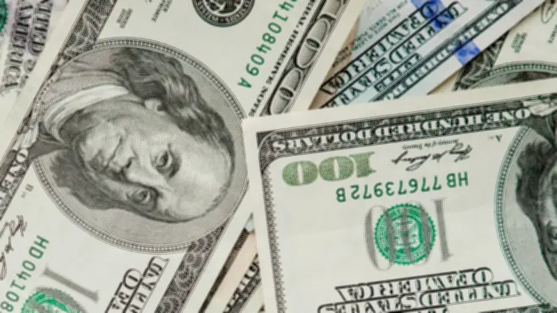 Dólar en Colombia abre a 3.700 pesos este 24 de febrero de 2026 con leve baja de 18 pesos