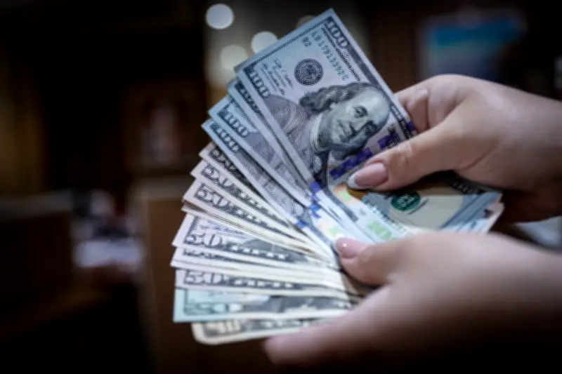 Dólar inicia al alza en Colombia ante expectativa por anuncios de la FED sobre tasas