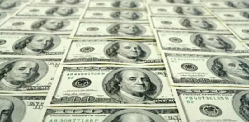 Dólar inicia semana con fuerte alza: aranceles globales y deuda local amenazan estabilidad cambiaria