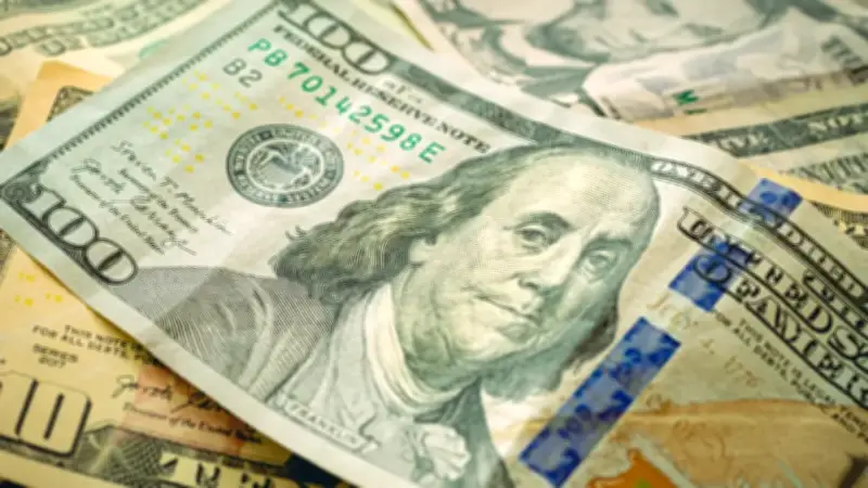 Dólar supera los $3.700 en Colombia: cierra en $3.703 tras jornada activa