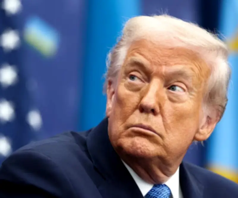 Documento del FBI revela que Trump dijo a policía que 'todo el mundo' sabía sobre Epstein