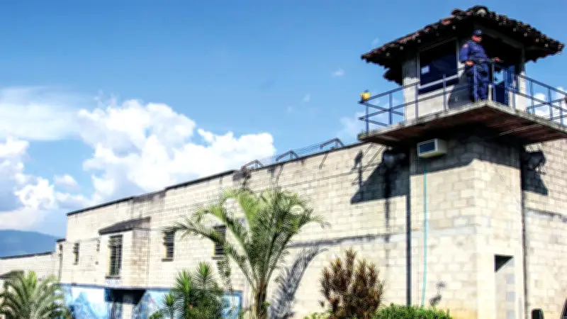 Dos extranjeros van a prisión por herir a adulto mayor durante robo violento en Medellín