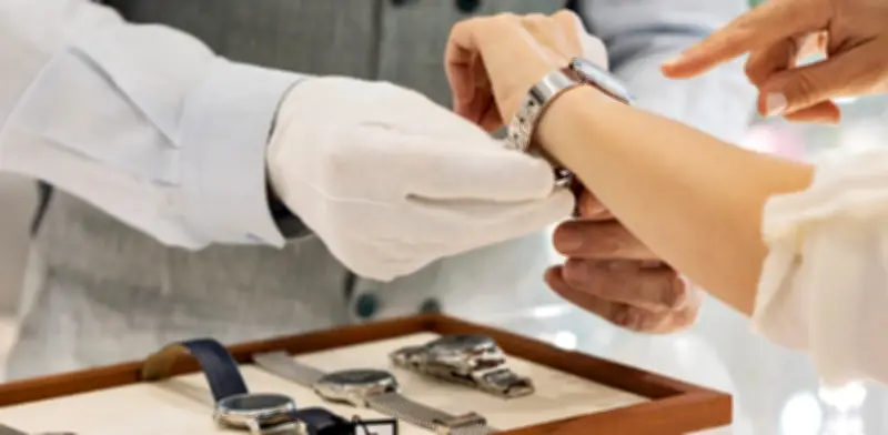 Dueño de joyerías en Miami arrestado por vender falsificaciones de lujo valoradas en 1,8 millones