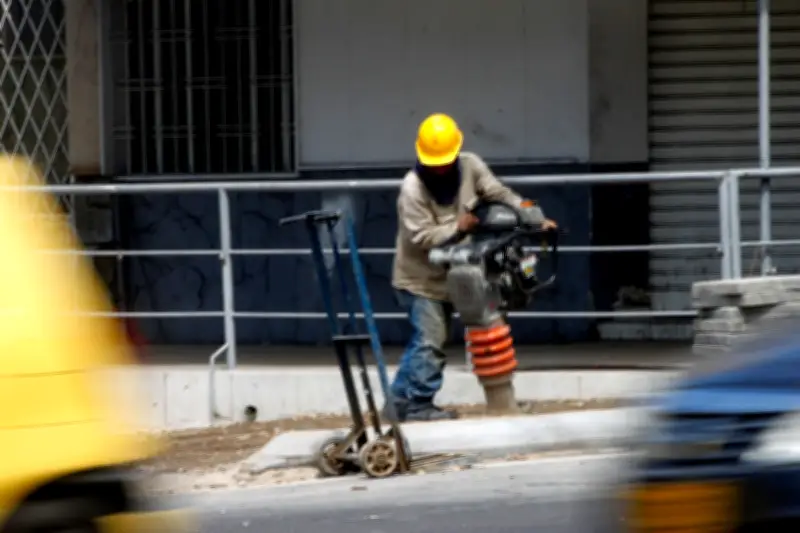 Economía colombiana crece 2,6% en 2025: comercio lidera expansión