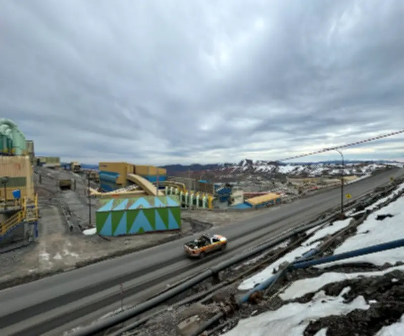 Ecuador aprueba reforma minera para atraer inversión, genera críticas ambientales