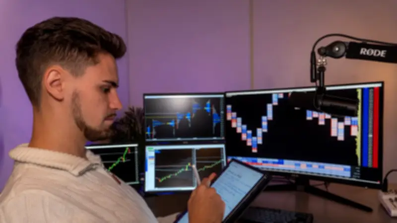 Educación financiera en 60 segundos: ¿Es posible aprender realmente en redes sociales?