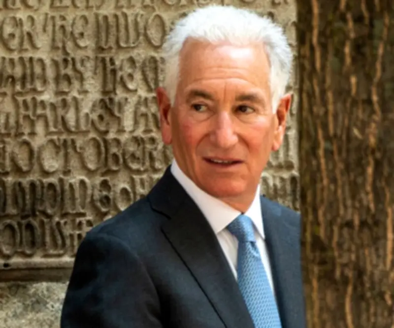 EE.UU. prohíbe a su embajador en Francia reunirse con gobierno tras ausencia en citación