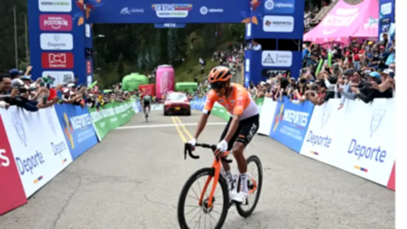 Egan Bernal se corona bicampeón nacional de ruta en Zipaquirá tras vibrante definición en la montaña