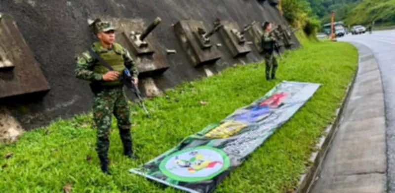 Ejército desmonta vallas propagandísticas del Clan del Golfo en Antioquia