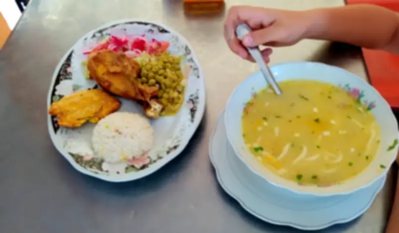 El 'corrientazo' se encarece en Colombia: precio supera los $17.000 en 2026