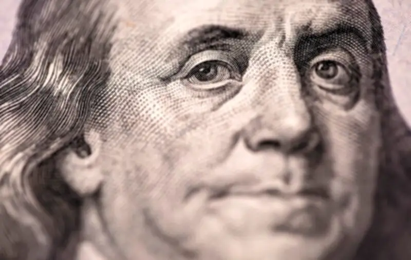 El dólar pierde fuerza globalmente: caída del 10,7% en índice DXY y menor demanda como activo refugio