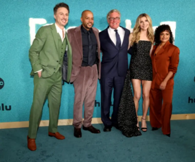 El elenco original de 'Scrubs' se reúne para celebrar el regreso en Disney+