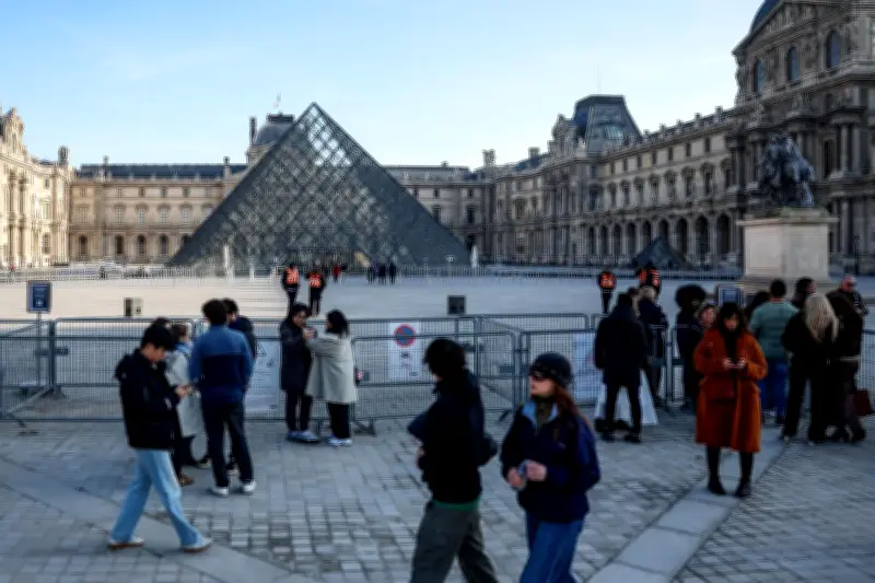 El Louvre cierra salas por nueva inundación mientras acumula crisis de robos y fraudes