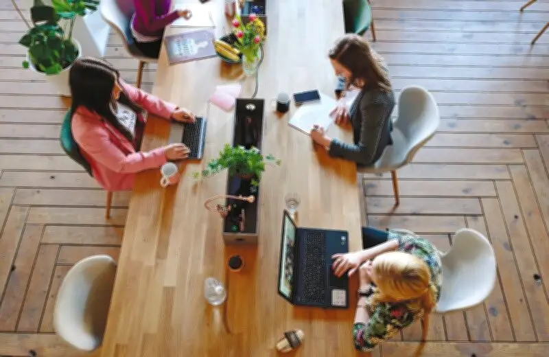 El trabajo híbrido lidera en Colombia con el 59% de trabajadores bajo este modelo