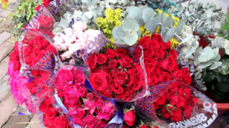 Embajador colombiano regala flores en Capitolio por San Valentín como símbolo de alianza con EE.UU.