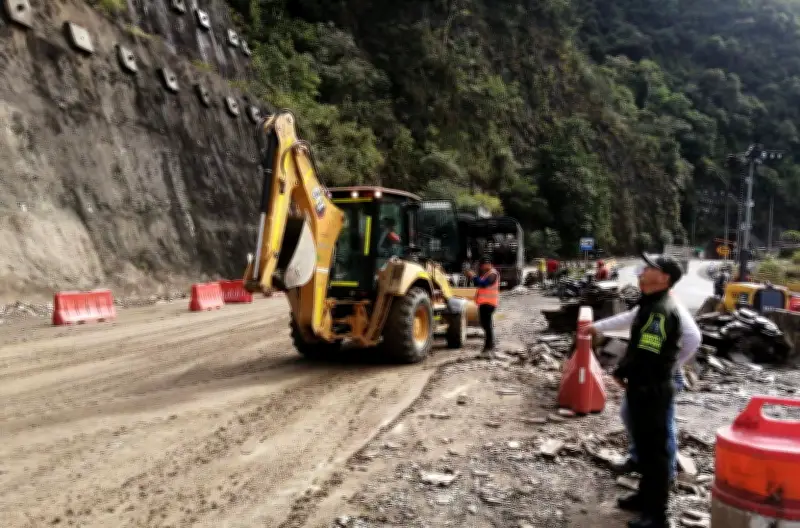 Empresarios del Valle alertan: Retrasos en vía alterna a Buenaventura elevan costos y congestiones