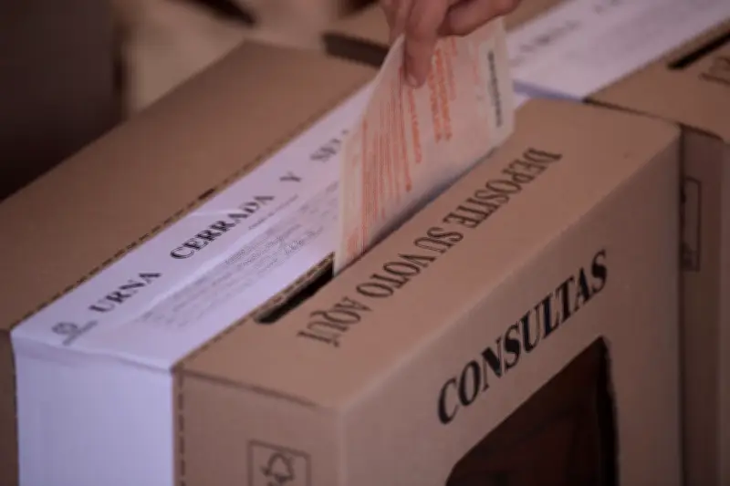 Encuesta revela insatisfacción con la democracia en Colombia antes de elecciones