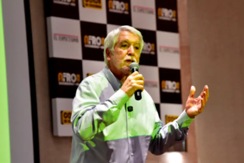 Enrique Peñalosa expone su visión en foro afro: resultados, no palabras