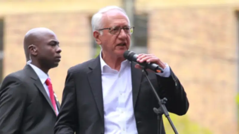 Entrega masiva de ambulancias en época electoral: ¿gestión o campaña política con recursos de salud?