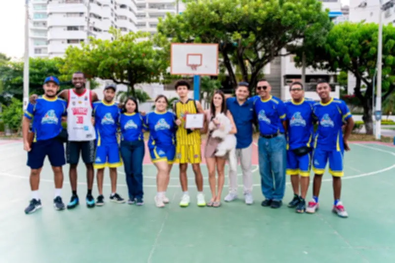 Escuela Dolphins clausura exitosa temporada 2025 con premiaciones y baloncesto formativo