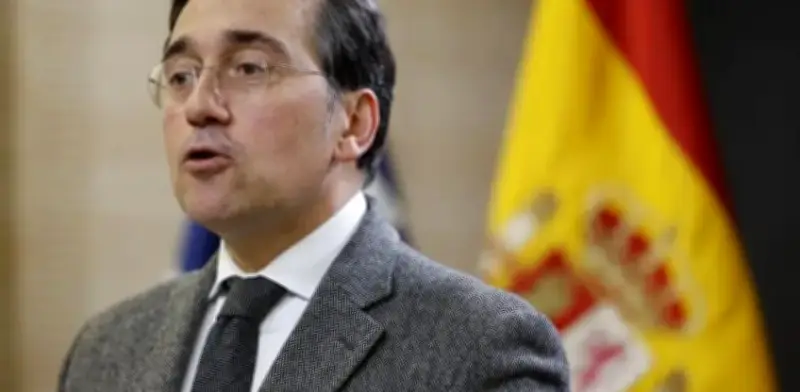 España promete ayuda humanitaria a Cuba enfrentando amenazas arancelarias de EE.UU.