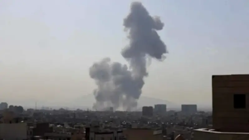 Estados Unidos e Israel lanzan ataques masivos contra Irán en escalada bélica