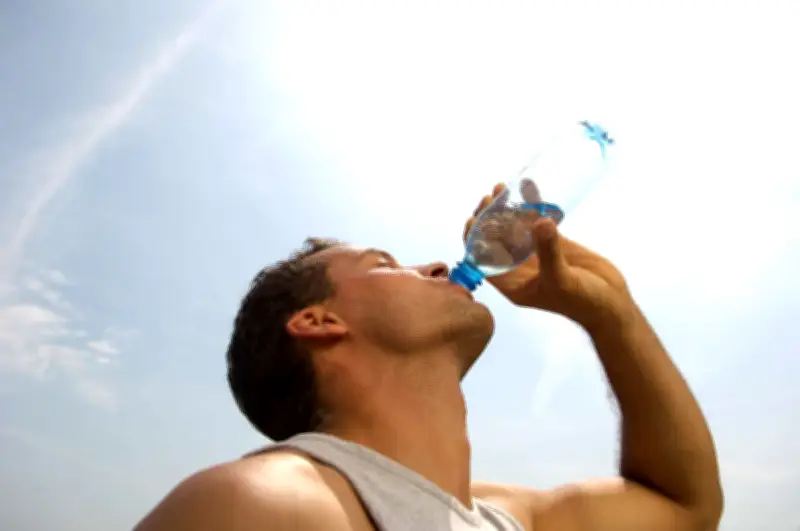 Estudio científico revela que la leche supera al agua como bebida más hidratante