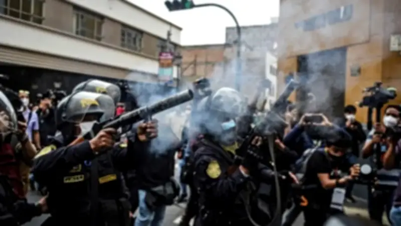 Exagente policial condenado a 35 años por homicidio de colega en protestas