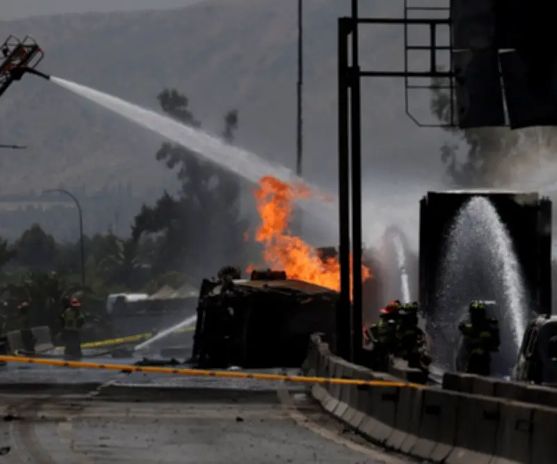 Explosión de camión gasero en Santiago de Chile deja cuatro muertos y 18 heridos