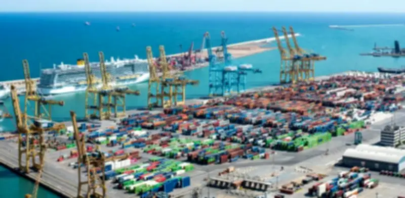 Exportaciones ecuatorianas enfrentan caída del 7% en 2026 por aranceles de EE.UU. y Colombia