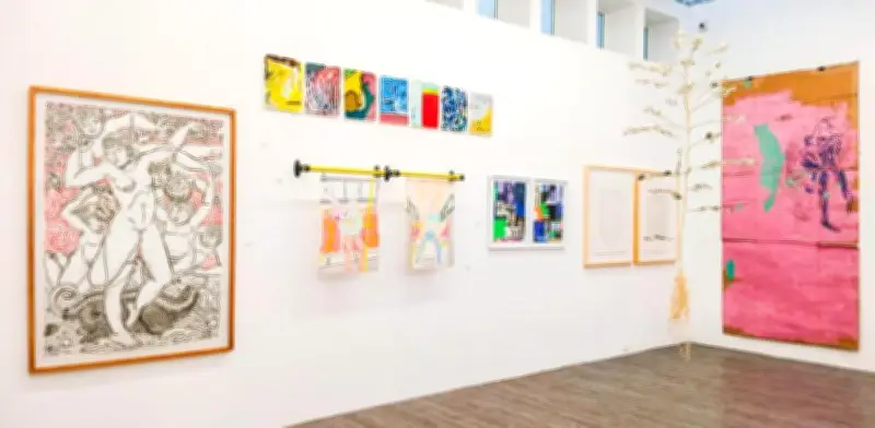 Exposición 'Lenguajes en papel' destaca el rol fundamental del papel en el arte contemporáneo