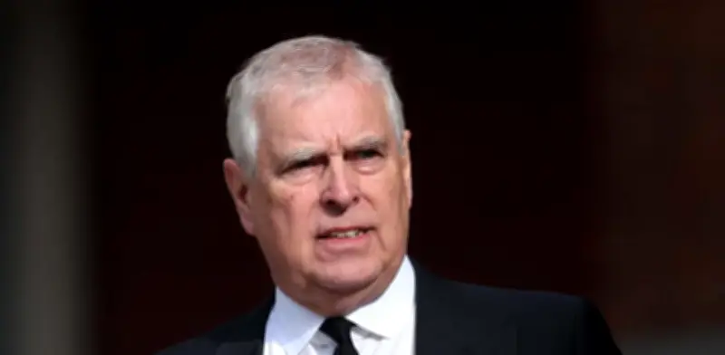 Expríncipe Andrés sale de comisaría tras arresto por caso Epstein en Reino Unido