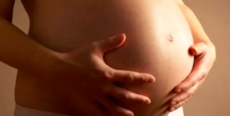 Fiscalía española busca bloquear acceso a webs de gestación subrogada desde Colombia y otros países