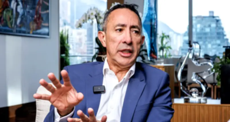 Fiscalía imputa a Ricardo Roa por tráfico de influencias y violación de topes electorales