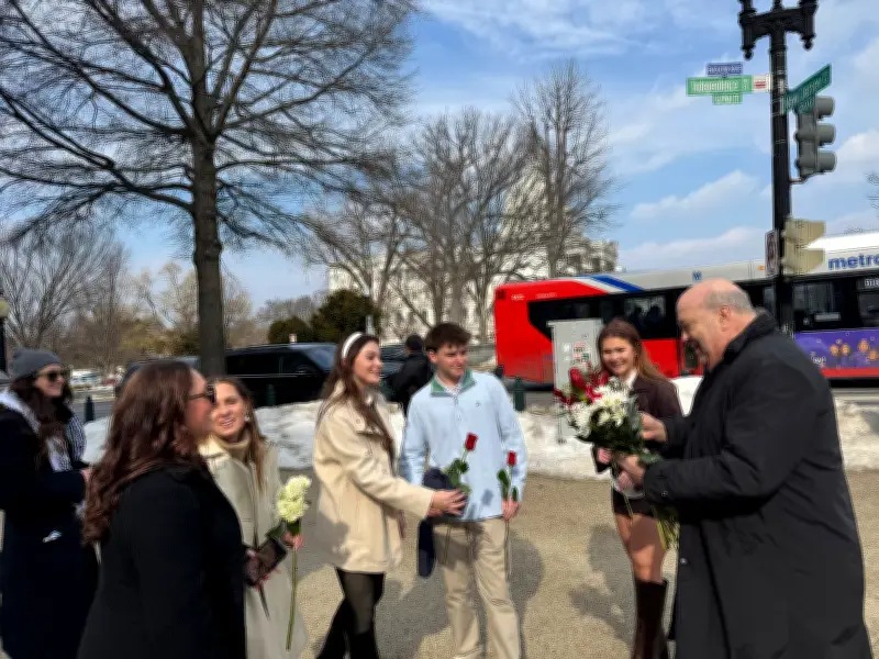 Flores colombianas llegan al Congreso de EE.UU. en gesto diplomático por San Valentín