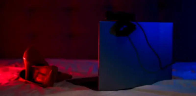 Francia propone hasta 7 años de cárcel por proxenetismo digital en plataformas como OnlyFans