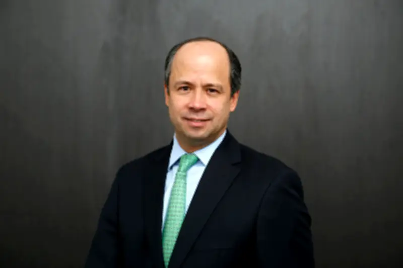 Francisco José Lloreda advierte sobre el futuro del petróleo en Colombia en su libro 'Los santos óleos'