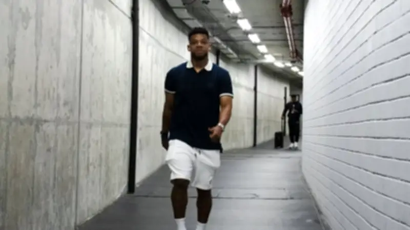 Frank Fabra muestra su colección de camisetas y aclara polémica por canto de Atlético Nacional