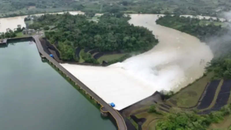 Generadoras a Petro: Embalses Evitaron Mayor Tragedia por Lluvias