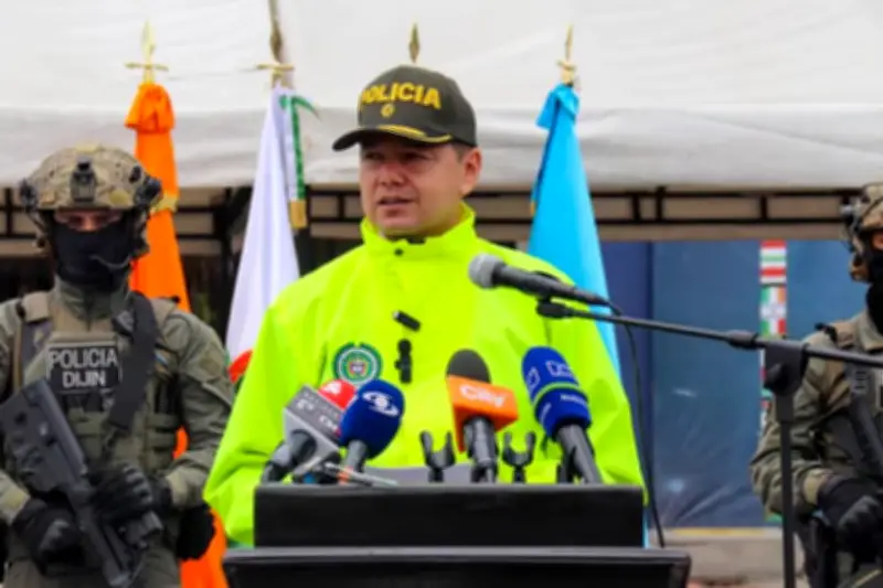 General de la Policía niega complot para meter droga en carro de Petro