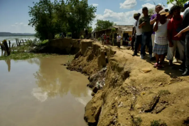 Gobernador declara emergencia en Calamar por erosión del Río Magdalena que amenaza viviendas