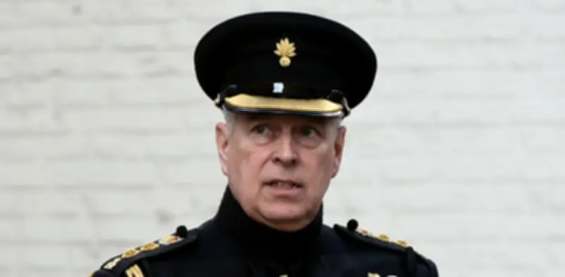 Gobierno británico evalúa expulsar al expríncipe Andrés de la línea sucesoria real