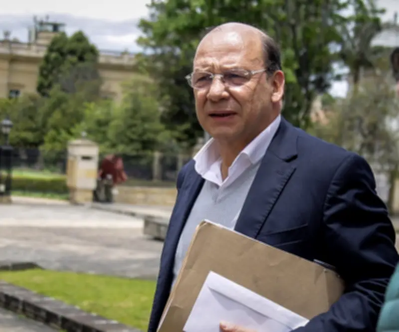 Gobierno de Petro declara emergencia económica en ocho departamentos del país