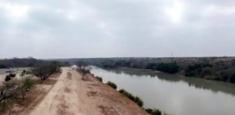 Gobierno de Trump expropia propiedades en Laredo para construir muro fronterizo con México