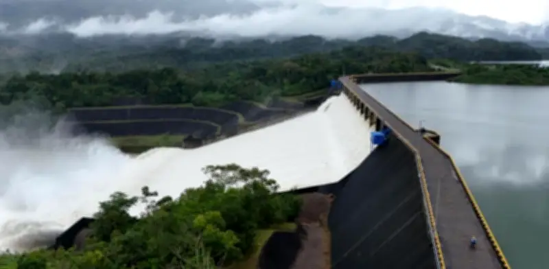 Gobierno impone sobretasa del 2% a 51 plantas eléctricas para emergencia invernal