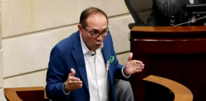 Gobierno mantiene aumento del 23.7% al salario mínimo pese a orden judicial