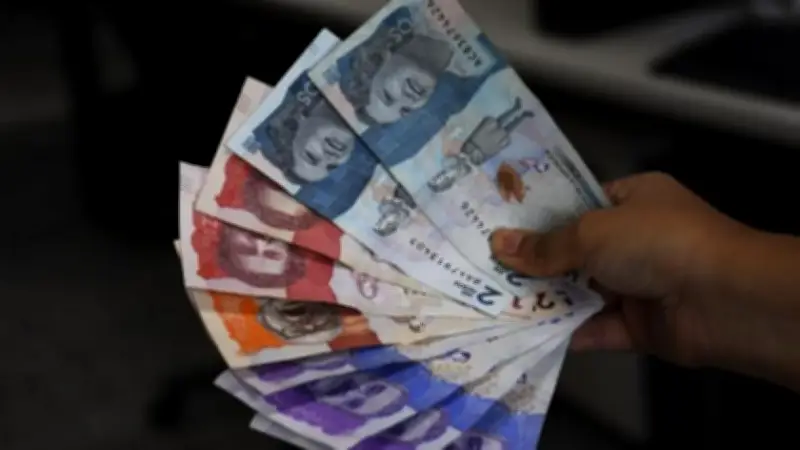 Gobierno reactiva inversiones forzosas en banca y anuncia impuesto a grandes empresas