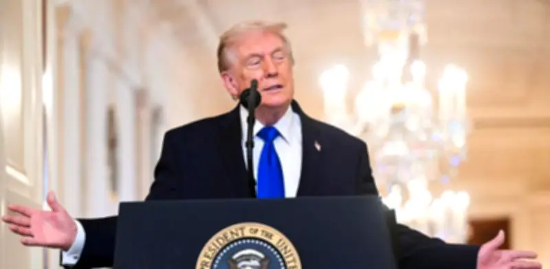 Gobierno Trump analiza exigir a bancos datos de nacionalidad de clientes para combatir inmigración ilegal